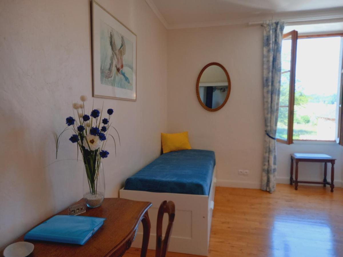 Au Pays De Jacquou : Chambre D'Hotes Et Table D'Hotes Fossemagne Kültér fotó