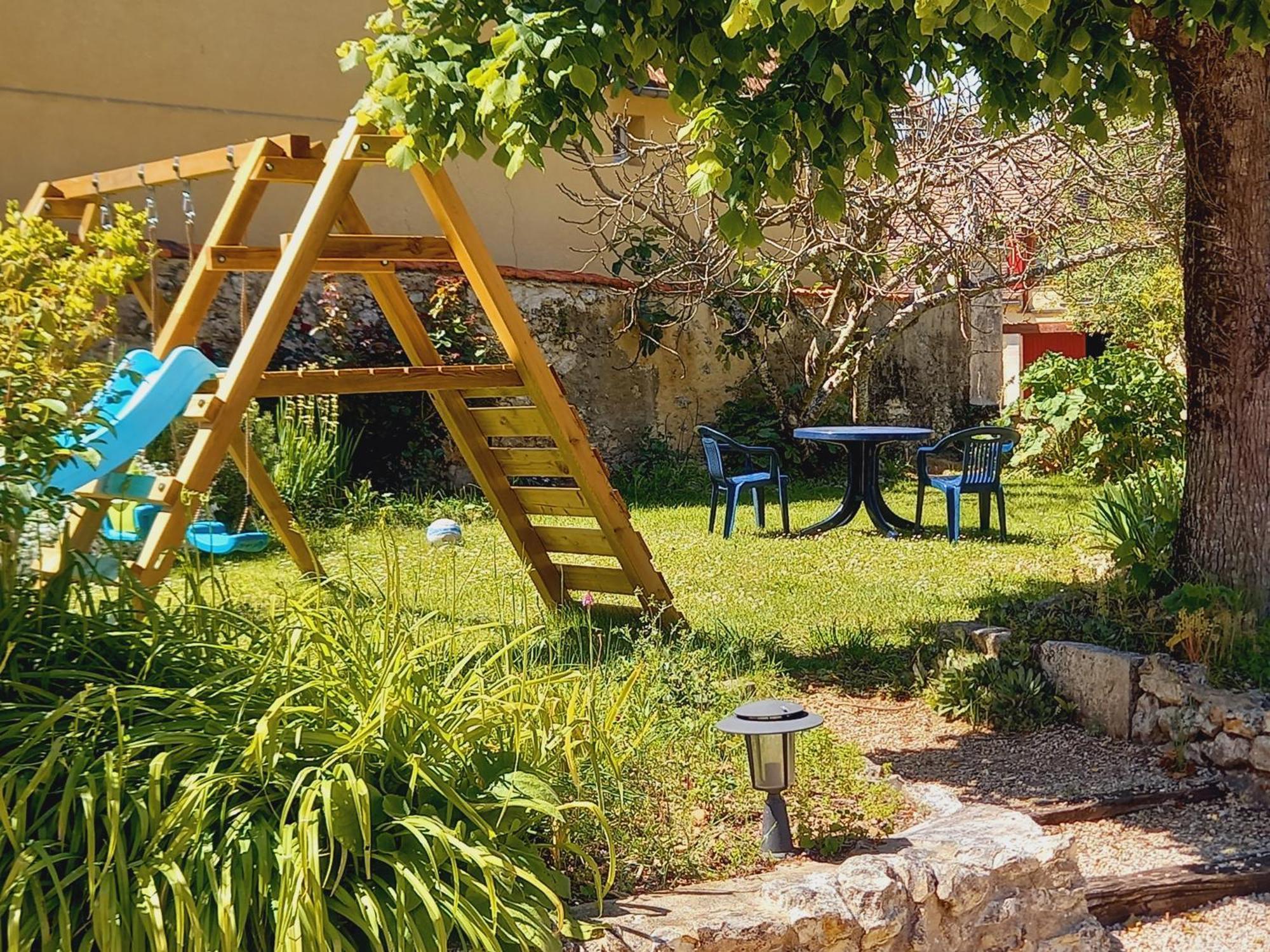 Au Pays De Jacquou : Chambre D'Hotes Et Table D'Hotes Fossemagne Kültér fotó